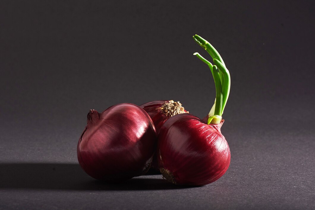red-onions-whole-isolated-black_146671-19177
